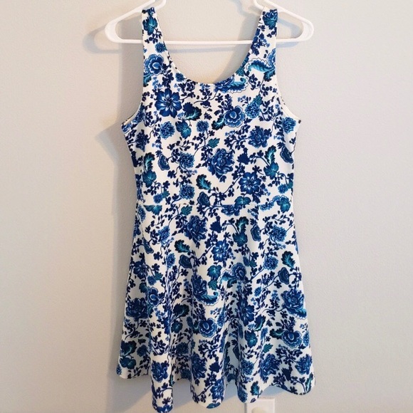 🚫SOLD🚫 🔹Floral skater dress🔹NEW - Picture 1 of 3